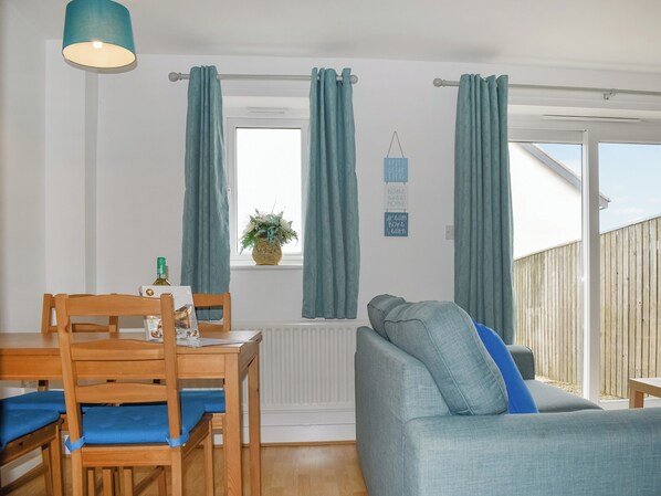 Living area - 2 bedroom accommodation in Seahouses (Seahouses)