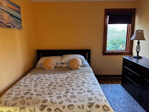 3 bedrooms, desk, free WiFi, bed sheets