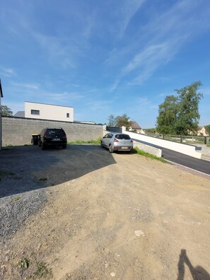 Property grounds - Maison au Calme Entre Caen et Bayeux, Nombreuses Places de Stationnement (Loucelles)