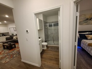 Doccia, asciugacapelli, bidet, asciugamani