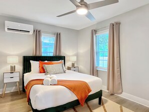 2 Schlafzimmer, Schreibtisch, Bügeleisen/Bügelbrett, WLAN