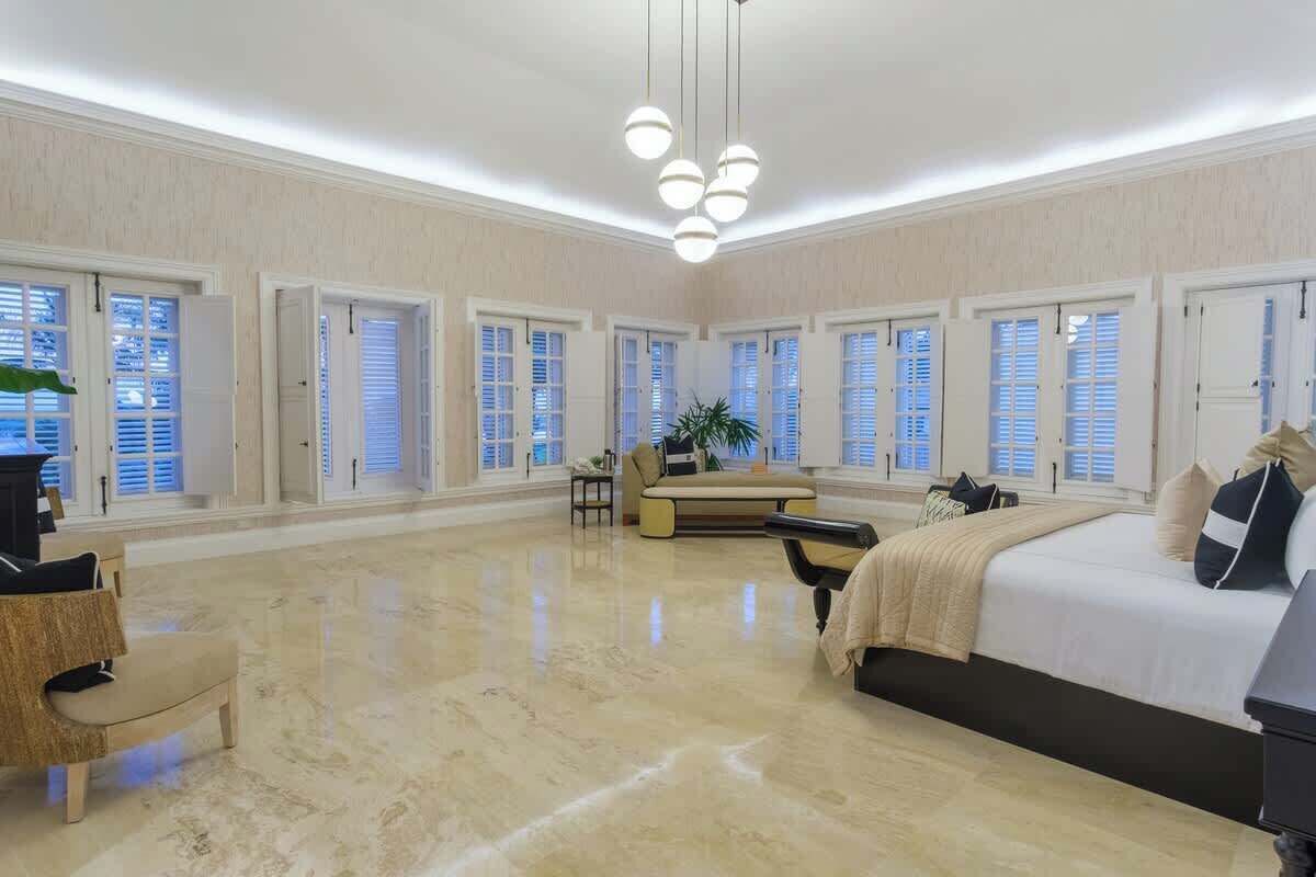 11 bedrooms, iron/ironing board, free WiFi, bed sheets