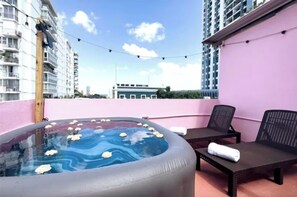 Pool auf dem Dach