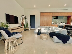 Smart TV - The Austin Oasis: Modern, spacious, and close to everything (Austin)