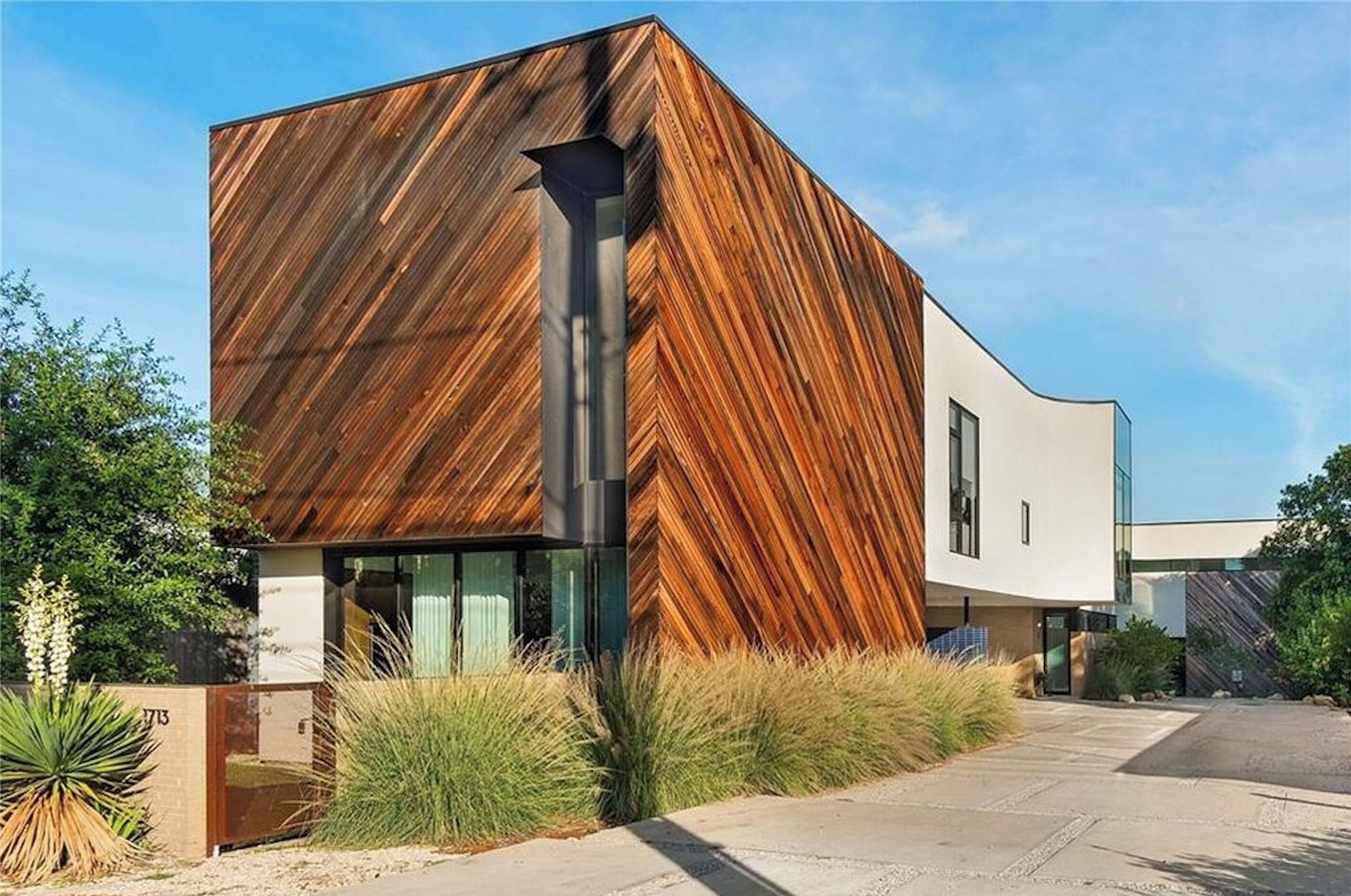 The Austin Oasis: Modern, spacious, and close to everything