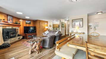 Condo (2 Bedrooms) | Property amenity