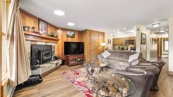 Condo (2 Bedrooms) | Property amenity