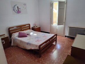 3 soverom, strykejern/-brett, wi-fi og sengetøy