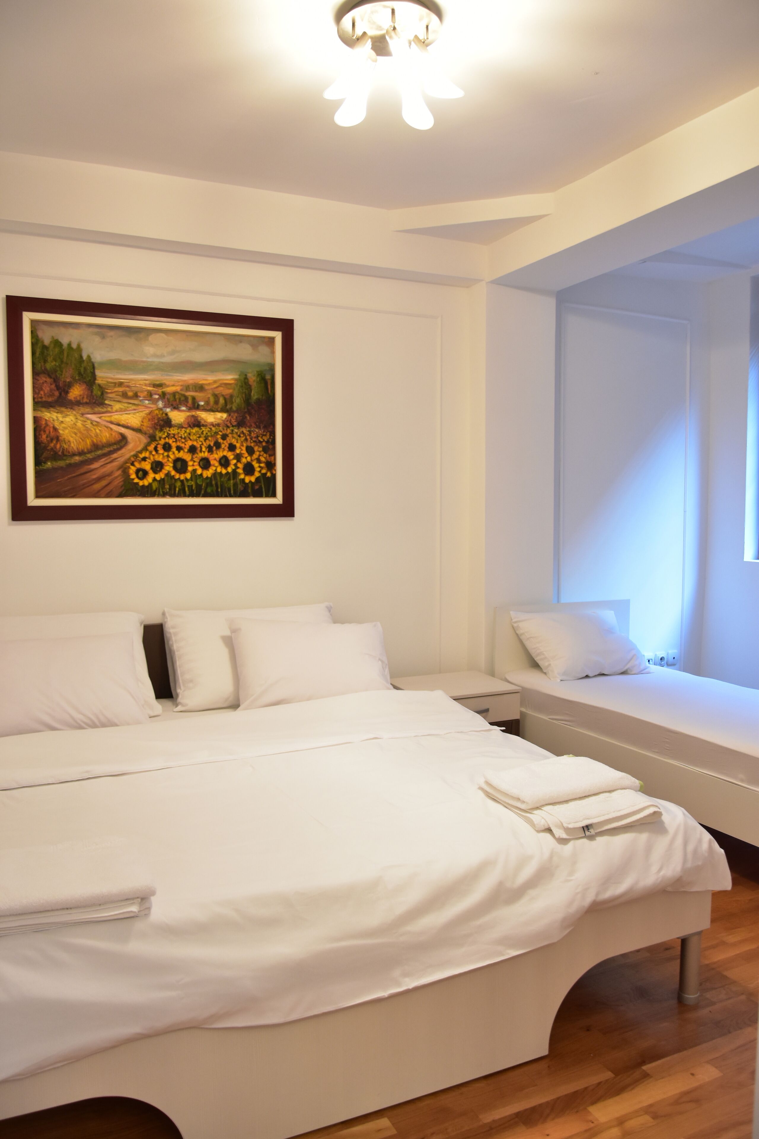 2 makuuhuonetta, silitysrauta/-lauta, Wi-Fi, vuodevaatteet