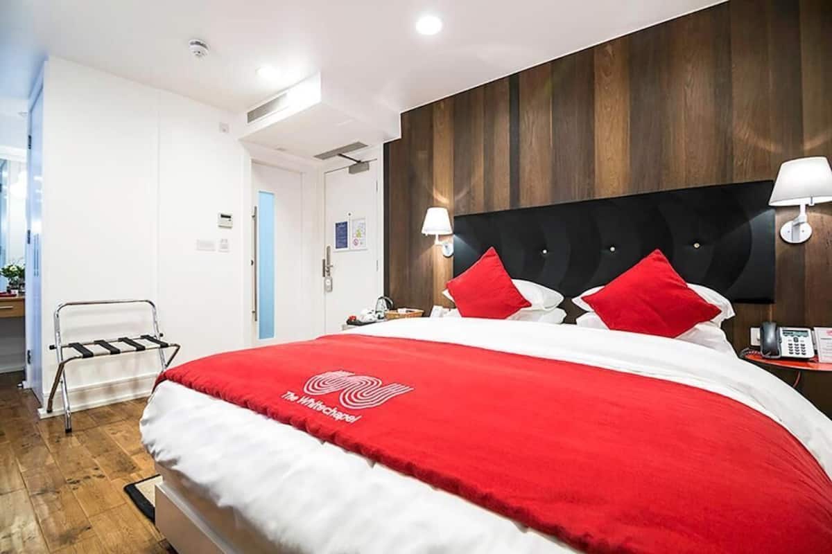Luxe tweepersoonskamer, en-suite badkamer, uitzicht op stad (Executive King Room) | 1 slaapkamer, een kluis op de kamer, een laptopwerkplek