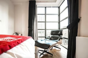 Luxury Twin Room, Ensuite, City View (Executive Twin Room) | In-room safe, laptop workspace, iron/ironing board, free WiFi - The Whitechapel (London)