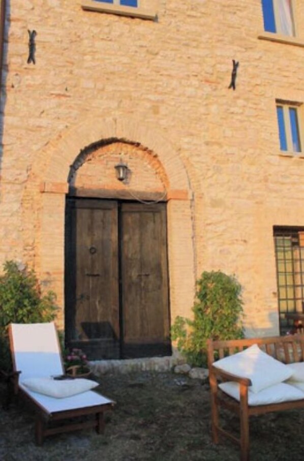 Exterior - 4 Bedroom Private vacation home in Pievebovigliana (Pievebovigliana)