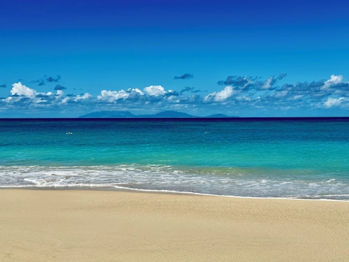 Peaceful Village studio 1 minute walk from one of the best beaches in Antigua. 