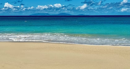 Peaceful Village studio 1 minute walk from one of the best beaches in Antigua.