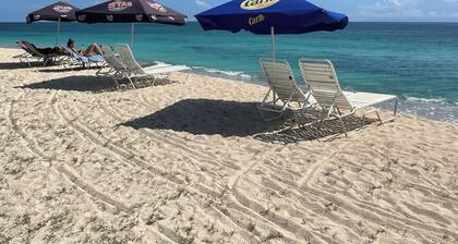 Peaceful Village studio 1 minute walk from one of the best beaches in Antigua.