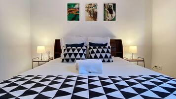 5 bedrooms, iron/ironing board, WiFi, bed sheets