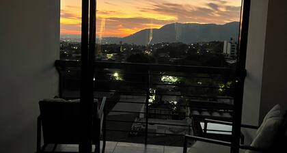 Apartamento Para 5-6 Personas con Fabulosa Vista al Centro de San Salvador đ€©