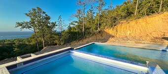 6 Bd, 6 Bth, 2 living rms, huge kitchen, private pool & hot tub, rooftop deck!!!