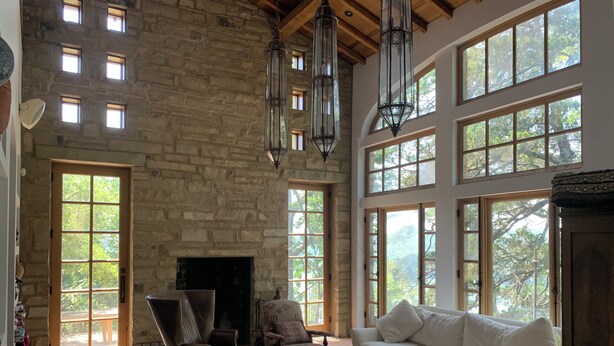 Unclassified image, 1 of 20, button - Spectacular home for special occasion!  (Russellville)