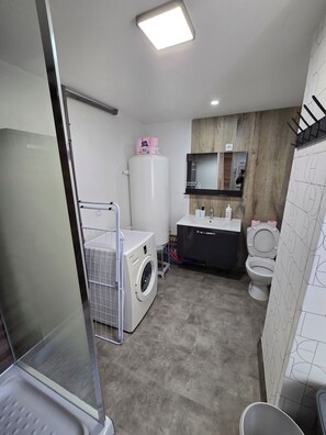 Hårtørrer, håndklæder, Toiletpapir