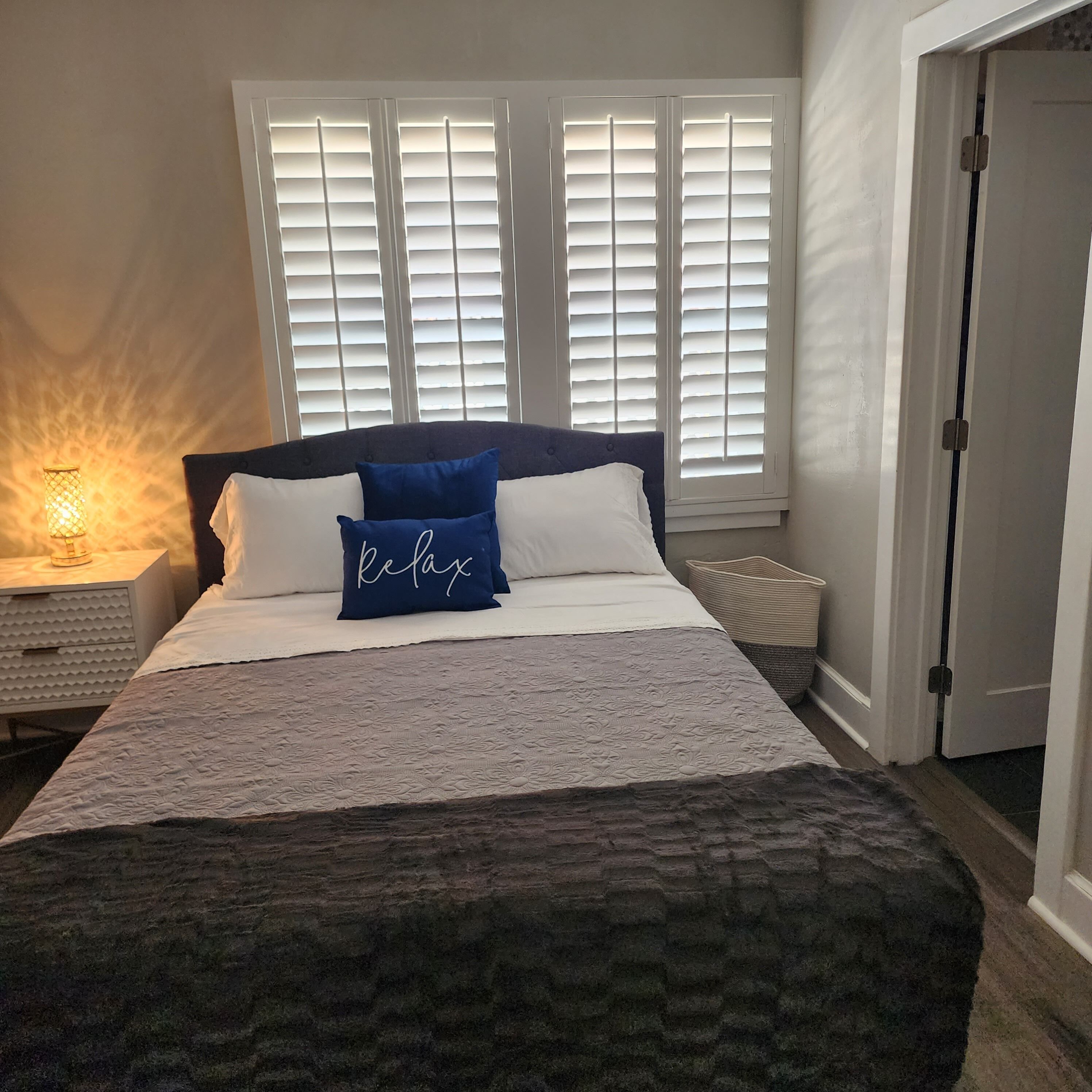 Cozy, modern stone home in Central/downtown El Paso close to hospitals & Utep.