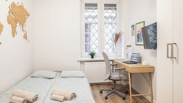 Doppelzimmer | Schreibtisch, laptopgeeigneter Arbeitsplatz, kostenloses WLAN