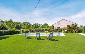 Pool - Pet friendly apartment in Le Sambuc (Le Sambuc)