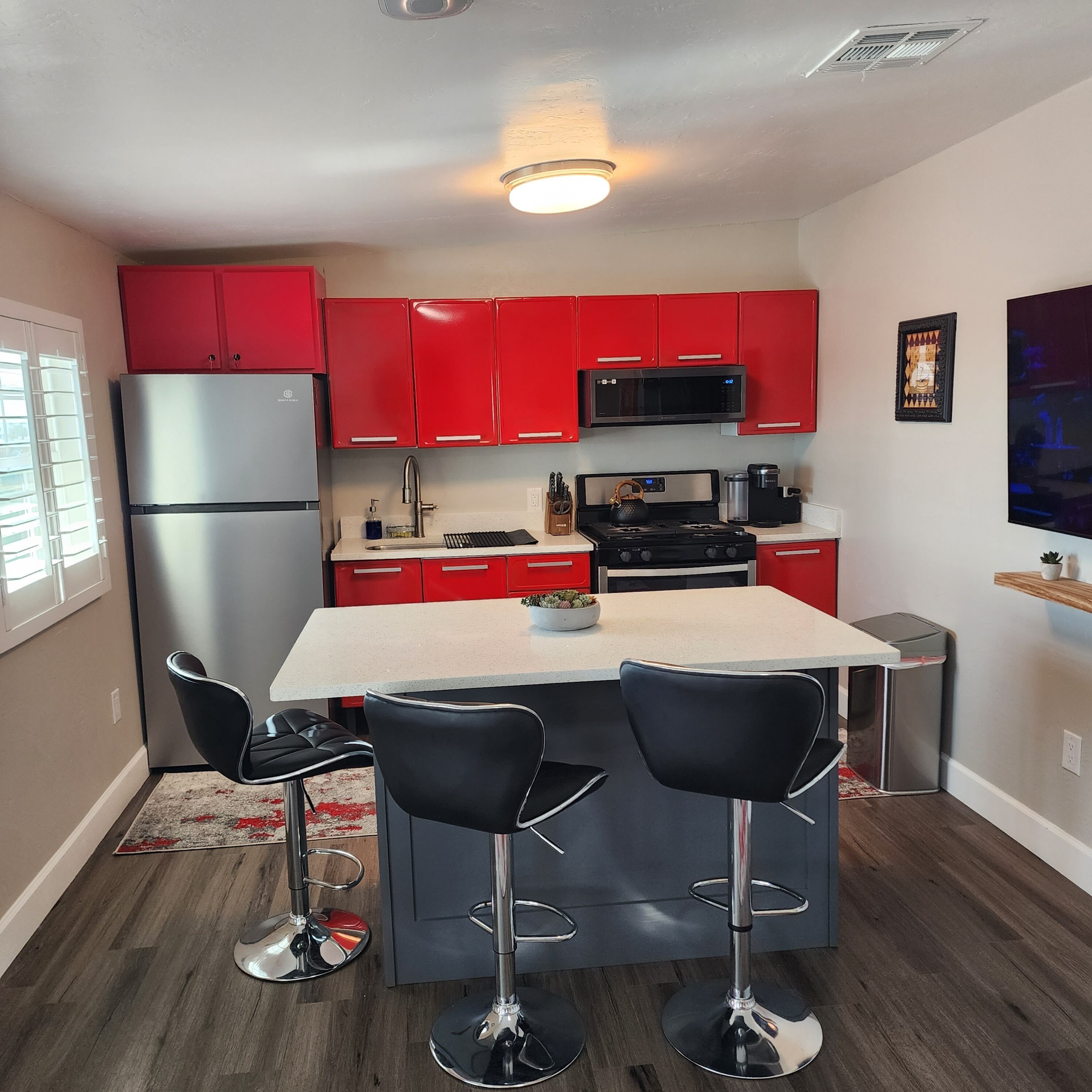Cozy Central, modern retreat with city night view, & close to downtown.