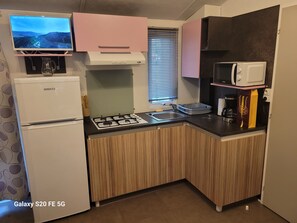 Fridge, microwave, stovetop, coffee/tea maker