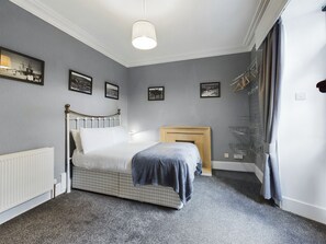7 bedrooms, free WiFi, bed sheets