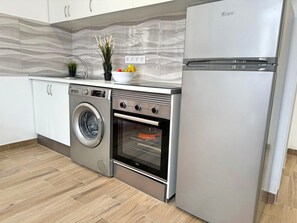 Réfrigérateur, micro-ondes, four, cafetière/bouilloire