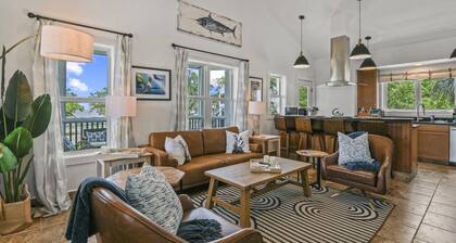 Waterfront Bliss in Bay St. Louis| Sleeps 4 | Private Pool | Bay Views!