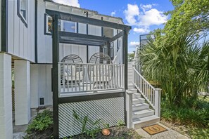 Terrace/patio - Waterfront Bliss in Bay St. Louis| Sleeps 4 | Private Pool | Bay Views! (Bay St. Louis)