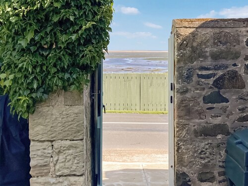 Discover coastal tranquility in Millhouse Cottage on Budle Bay.