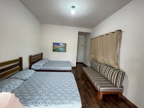 7 habitaciones, tabla de planchar con plancha, wifi y ropa de cama 