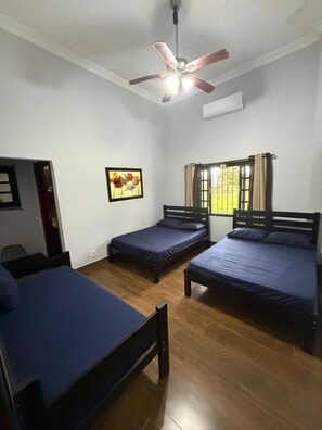 7 habitaciones, tabla de planchar con plancha, wifi y ropa de cama