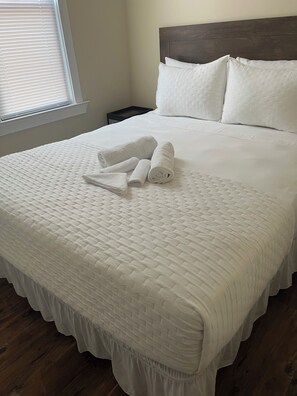 3 bedrooms, iron/ironing board, WiFi, bed sheets