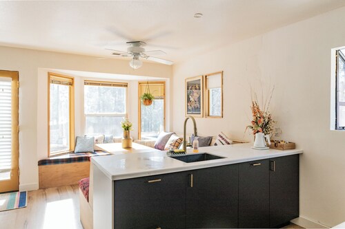 Cozy cabin with modern amenities