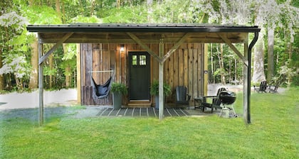 Tiny Tarheel: Cozy Retreat Near UNC-Tiny House
