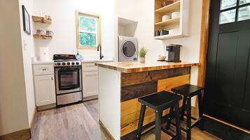 Ofen, Herdplatte, Kochgeschirr/Geschirr/Besteck, Kücheninsel