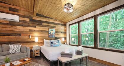 Tiny Tarheel: Cozy Retreat Near UNC-Tiny House