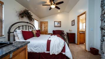 4 dormitorios, escritorio, tabla de planchar con plancha y cuna de viaje