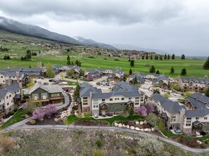 Exterior - Snowcrest C304|Ski Getaway |Hot Tub & Theater Room (Eden)