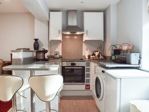 Cookware/dishes/utensils