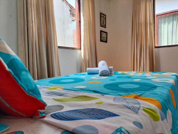 2 chambres, fer et planche à repasser, Wi-Fi gratuit, draps fournis