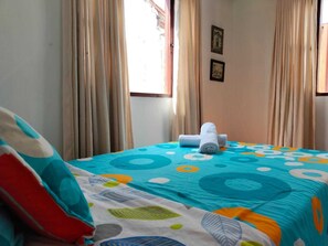 2 chambres, fer et planche à repasser, Wi-Fi gratuit, draps fournis