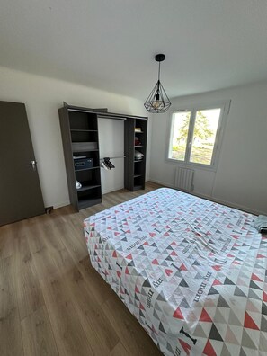 3 室のベッドルーム、ベッドシーツ