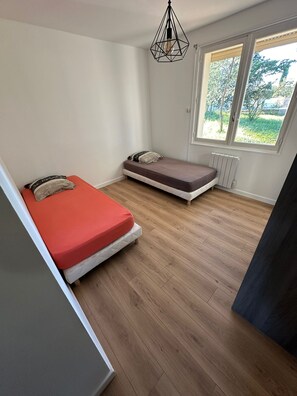 3 室のベッドルーム、ベッドシーツ
