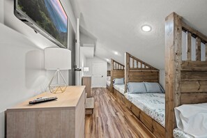 5 Schlafzimmer, Reisekinderbett, WLAN, Bettwäsche