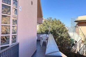 Outdoor dining - Palme 11 - Marcelli, two-room apartment with terrace, Residence Le Palme (Marcelli)